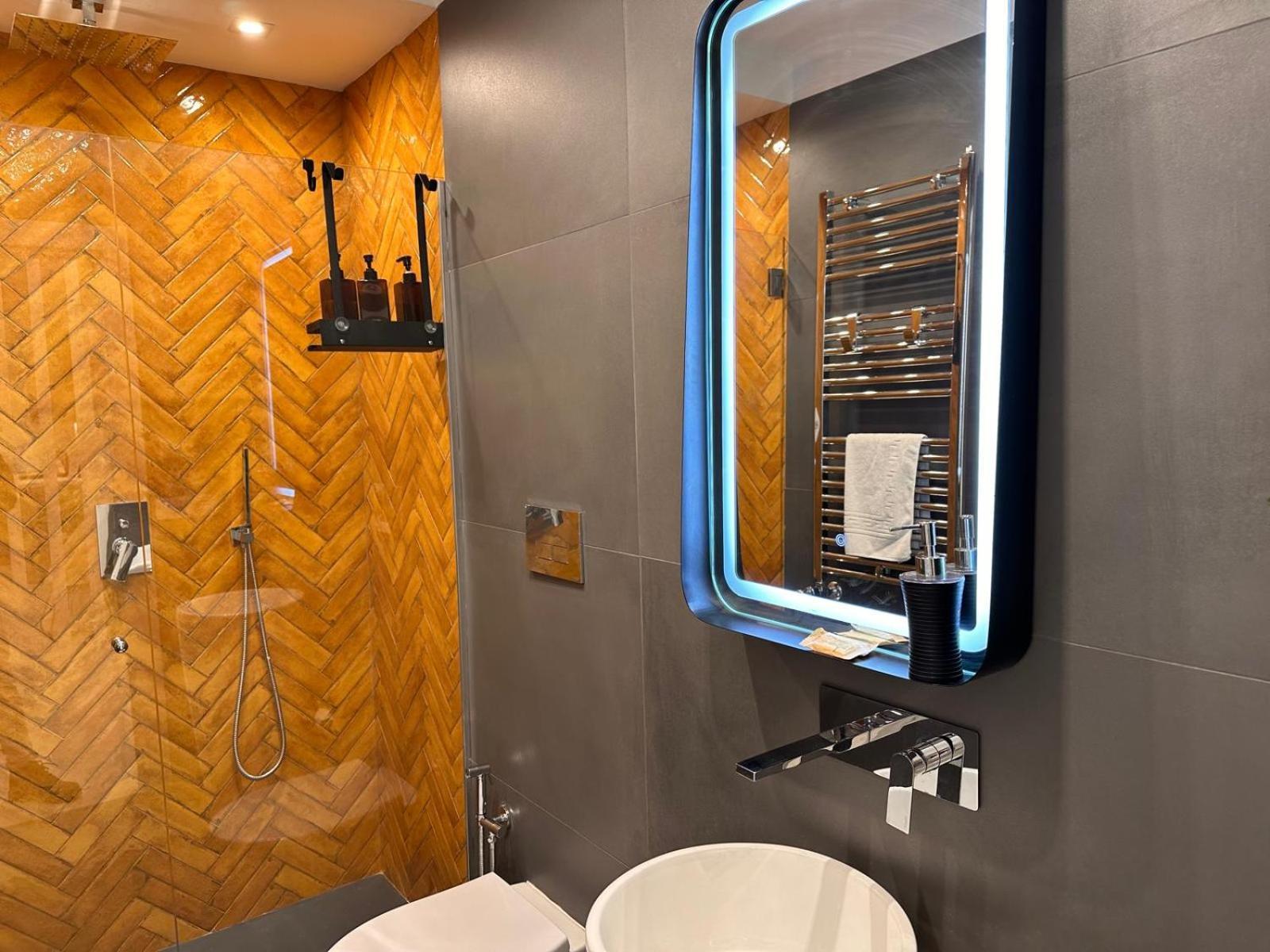Rdhomes Falvo, Vomero